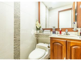 Venta en el poblado, hermosa casa con piscina privada en Medellín