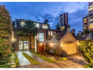 Venta en el poblado, hermosa casa con piscina privada en Medellín