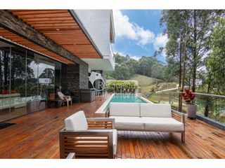 Venta Casa con piscina privada. El Poblado, La Calera, Medellín