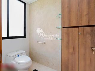 Venta de casa exclusiva con piscina privada en El Poblado, Medellin