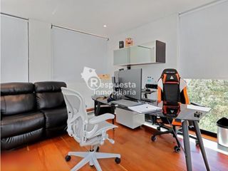 Venta de casa exclusiva con piscina privada en El Poblado, Medellin