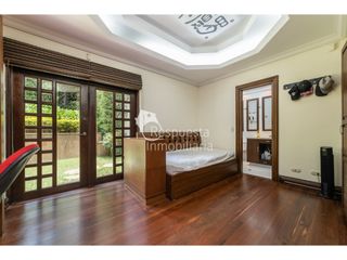 Vendo hermosa casa en el Poblado - como vivir en una finca.