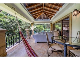 Vendo hermosa casa en el Poblado - como vivir en una finca.