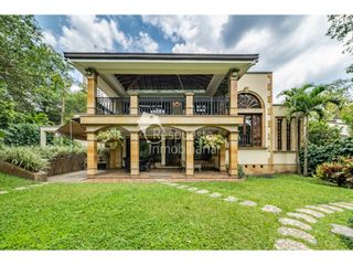 Vendo hermosa casa en el Poblado - como vivir en una finca.