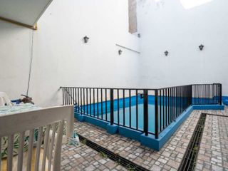 VENTA CASA CON PILETA/ FLORESTA