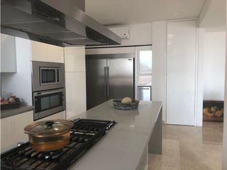 SE VENDE LUJOSO APARTAMENTO EN EL SECTOR GOLF