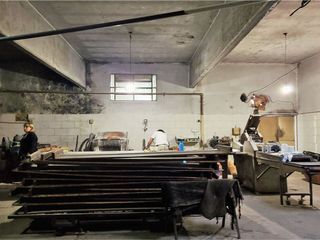 Panadería y cuadra con casa en Lanús Este - 335 m2