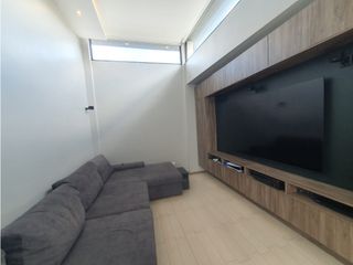 Foto 10 de Casa Moderna con Piscina y vista en Alta Vista de Nayón – en Renta