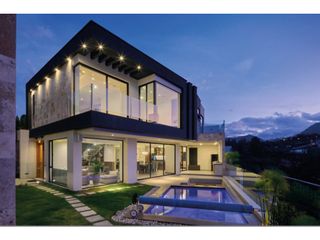 Foto 6 de Casa Moderna con Piscina y vista en Alta Vista de Nayón – en Renta