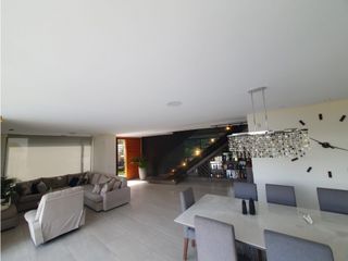 Foto 3 de Casa Moderna con Piscina y vista en Alta Vista de Nayón – en Renta