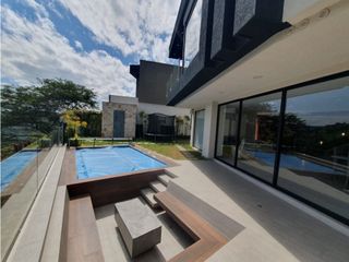 Foto 5 de Casa Moderna con Piscina y vista en Alta Vista de Nayón – en Renta
