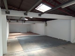 Foto 3 de El Batán, Local Comercial en Renta, 240m2, 1 Ambientes