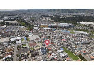 Foto 3 de Guajalo , 371 m2, 9 habitaciones, 5 baños, 7 parqueaderos