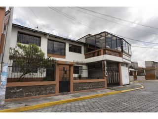 Foto 1 de Guajalo , 371 m2, 9 habitaciones, 5 baños, 7 parqueaderos