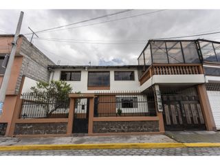 Foto 2 de Guajalo , 371 m2, 9 habitaciones, 5 baños, 7 parqueaderos