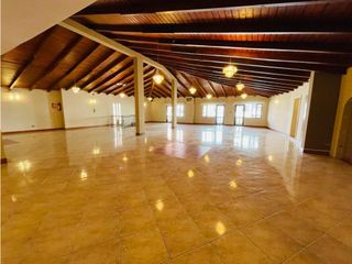 Foto 1 de La Pradera, Local, 260 m2, 1 ambiente, 2 baños, 1 parqueadero