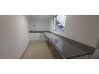 Foto 4 de La Granja, Casa comercial, 400 m2, 8 ambientes, 3 baños, 2 parqueaderos