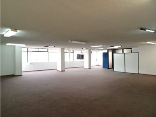 Foto 1 de Mariana de Jesús, Local, 160 m2, 1 ambiente, 1 baño, 1 parqueadero