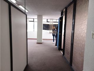 Foto 11 de Mariana de Jesús, Local, 160 m2, 1 ambiente, 1 baño, 1 parqueadero