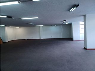 Foto 8 de Mariana de Jesús, Local, 160 m2, 1 ambiente, 1 baño, 1 parqueadero