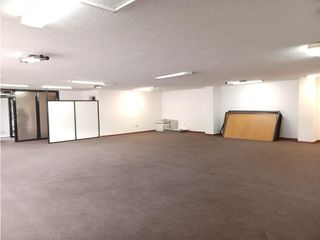 Foto 3 de Mariana de Jesús, Local, 160 m2, 1 ambiente, 1 baño, 1 parqueadero
