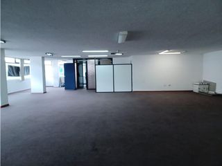 Foto 9 de Mariana de Jesús, Local, 160 m2, 1 ambiente, 1 baño, 1 parqueadero