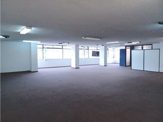 Foto 4 de Mariana de Jesús, Local, 160 m2, 1 ambiente, 1 baño, 1 parqueadero