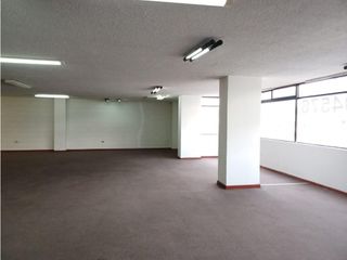 Foto 5 de Mariana de Jesús, Local, 160 m2, 1 ambiente, 1 baño, 1 parqueadero