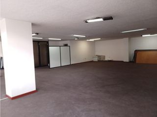 Mariana de Jesús, Local, 160 m2, 1 ambiente, 1 baño, 1 parqueadero