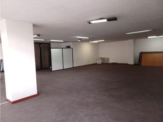 Foto 6 de Mariana de Jesús, Local, 160 m2, 1 ambiente, 1 baño, 1 parqueadero