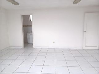 Mariana de Jesús, Local, 150 m2, 2 ambientes, 3 baños, 1 parqueadero