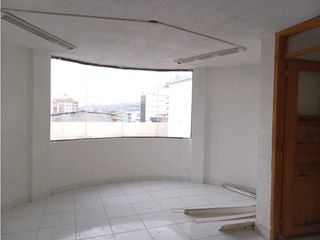 Mariana de Jesús, Local, 150 m2, 2 ambientes, 3 baños, 1 parqueadero