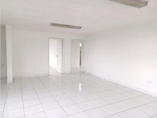 Mariana de Jesús, Local, 150 m2, 2 ambientes, 3 baños, 1 parqueadero