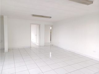 Foto 2 de Mariana de Jesús, Local, 150 m2, 2 ambientes, 3 baños, 1 parqueadero