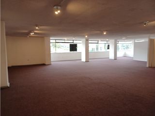 Foto 9 de Mariana de Jesús, Local, 180 m2, 4 ambientes, 2 baños, 1 parqueadero
