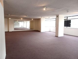 Foto 4 de Mariana de Jesús, Local, 180 m2, 4 ambientes, 2 baños, 1 parqueadero