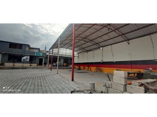 Foto 4 de Machachi, Galpón, 576 m2, 3 ambientes, 3 baños, parqueadero