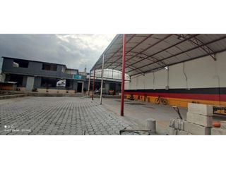 Foto 6 de Machachi, Galpón, 576 m2, 3 ambientes, 3 baños, parqueadero