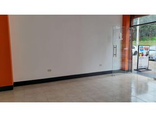 Sangolqui, Local, 100 m2, 2 ambientes, 1 baño, 1 parqueadero