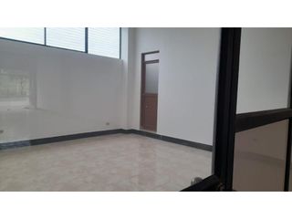 Sangolqui, Local, 100 m2, 2 ambientes, 1 baño, 1 parqueadero