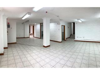 Nazaret, Galpón, 1060 m2, 6 ambientes, 3 baños, 2 parqueaderos