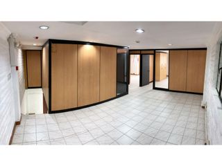 Nazaret, Galpón, 1060 m2, 6 ambientes, 3 baños, 2 parqueaderos