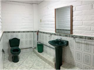 Nazaret, Galpón, 1060 m2, 6 ambientes, 3 baños, 2 parqueaderos