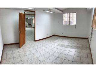 Nazaret, Galpón, 1060 m2, 6 ambientes, 3 baños, 2 parqueaderos