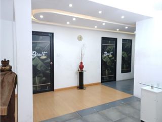 Foto 3 de Mariana de Jesús, Local, 350 m2, 10 ambientes, 4 baños, 2 parqueaderos