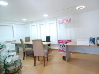 Foto 14 de Mariana de Jesús, Local, 350 m2, 10 ambientes, 4 baños, 2 parqueaderos