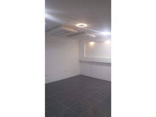 Foto 16 de Mariana de Jesús, Local, 350 m2, 10 ambientes, 4 baños, 2 parqueaderos