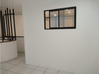 Foto 10 de Quito Tenis, Local duplex, 100 m2, 3 ambientes, 1 baño