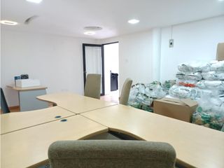 Foto 20 de Mariana de Jesús, Local, 555 m2, 18 ambientes, 6 baños, 4 parqueaderos