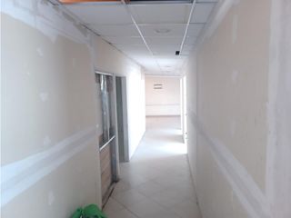 Foto 11 de Mariana de Jesús, Local, 555 m2, 18 ambientes, 6 baños, 4 parqueaderos